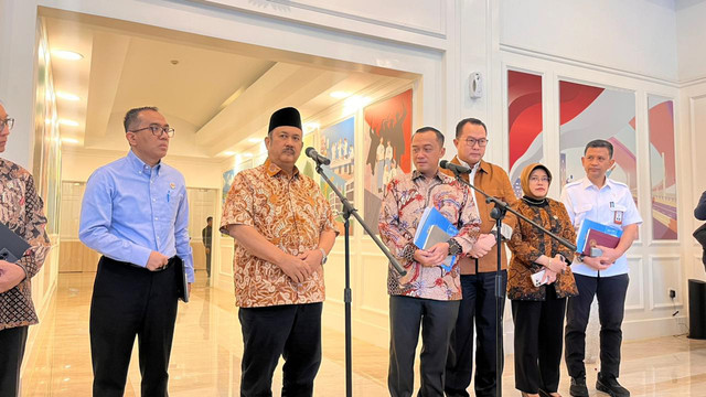 Mensesneg Prasetyo Hadi, Menteri PPN/Kepala Bappenas Rachmat Pambudy, Mendiktisaintek Brian Yuliarto, dan Kepala Brin Arif Satria di Kantor Kementerian PPN/Bappenas, Jakarta Pusat, Kamis (5/2/2026). Foto: Nasywa Athifah/kumparan