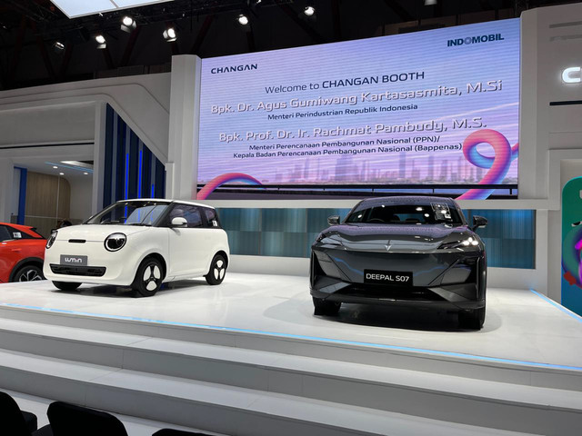 Changan Indonesia mengumumkan harga baru Changan Lumin dan Changan Deepal S07 di IIMS 2026. Foto: Fitra Andrianto/kumparan