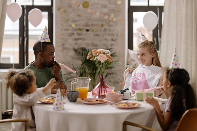 Ilustrasi merayakan ulang tahun ibu. Foto: Pexels