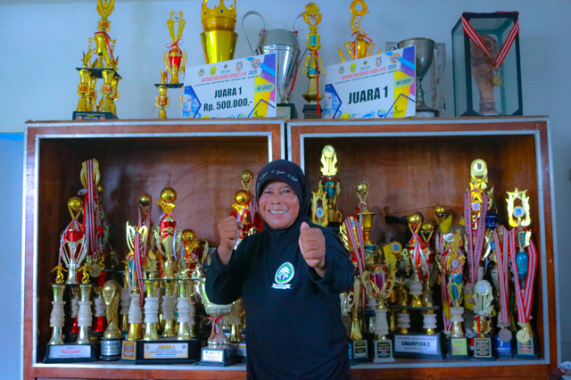 Sri "Itut" Hastuti, pelatih PSW Putri Mataram di Yogyakarta. Foto: Agri Perdana/kumparan