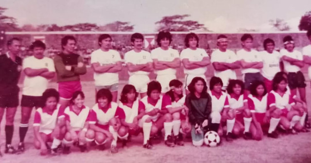 Sri "Itut" Hastuti, pelatih PSW Putri Mataram di Yogyakarta, tahun 1980-an. Foto: Instagram @itut.srihastuti