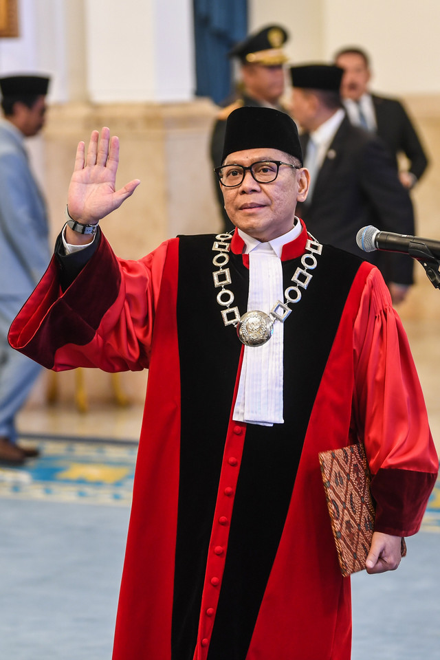 Presiden Prabowo Subianto melantik Adies Kadir sebagai Hakim Mahkamah Konstitusi (MK) menggantikan Hakim MK Arief Hidayat yang memasuki masa purnatugas pada Februari 2026 serta melantik Juda Agung sebagai Wakil Menteri Keuangan. Foto: Galih Pradipta/ANTARA FOTO