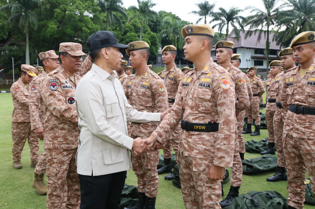 Wakil Menteri Dalam Negeri (Wamendagri) Akhmad Wiyagus melepas praja Institut Pemerintahan Dalam Negeri (IPDN) gelombang II untuk membantu percepatan pemulihan pascabencana di Kabupaten Aceh Tamiang, Kamis (5/2/2026). Foto: Dok. Puspen Kemendagri