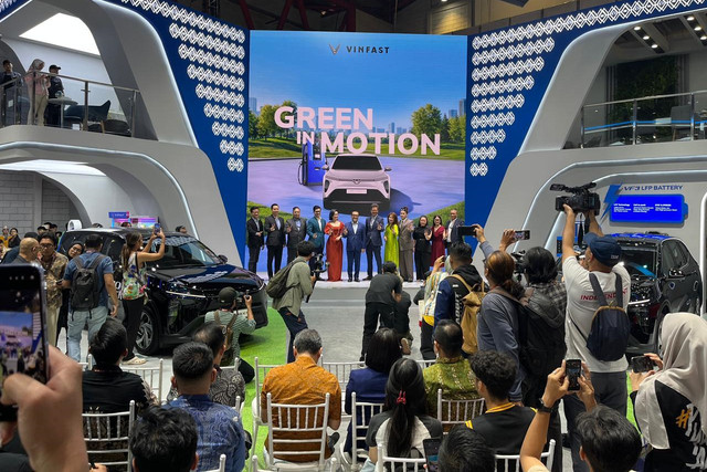 Peluncuran VinFast Limo Green di IIMS 2026. Foto: Fitra Andrianto/kumparan