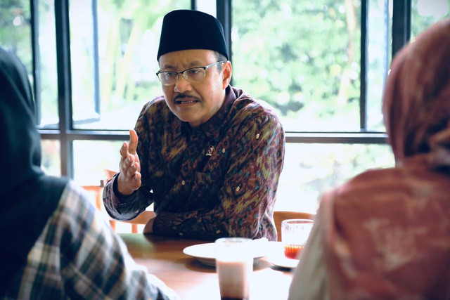 Menteri Sosial Saifullah Yusuf (Gus Ipul) dalam konferensi pers di Kantor Kemensos, Jakarta, Kamis (5/2/2026). Foto: Kemensos RI