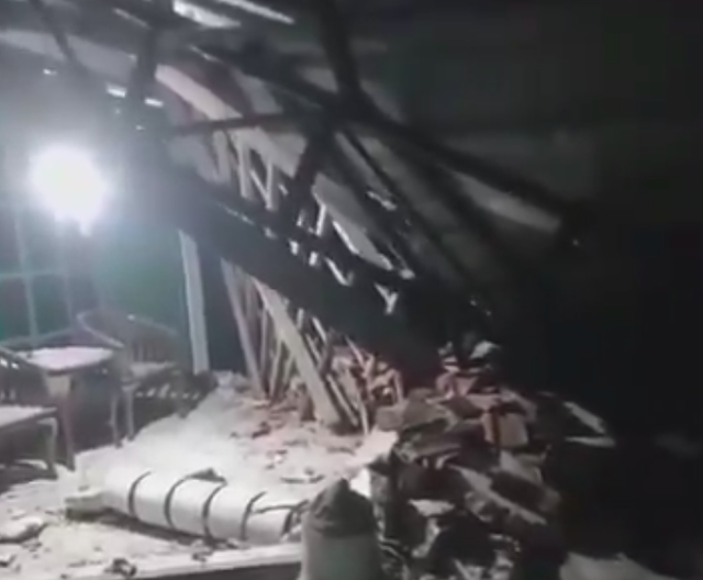 Satu rumah di Desa Ploso, Kecamatan Pacitan, Kabupaten Pacitan, akibat gempa 6/2/2026.  Foto: X/Daryono BMKG