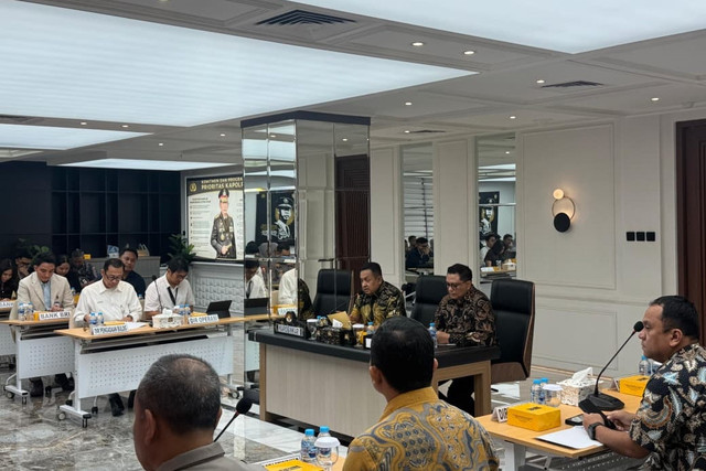 Polri menyelenggarakan rapat koordinasi bersama Kementan, Perum Bulog, BPK, Asosiasi Pabrik Pakan Ternak dan Himpunan Bank Milik Negara (Himbara) di Mabes Polri, Jakarta, Jumat (6/2/2026). Foto: Polri