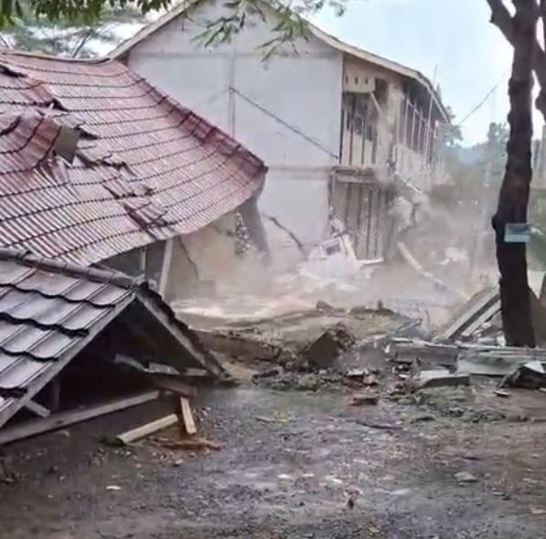 Bangunan rusak imbas tanah bergerak di Tegal. dok Istimewa