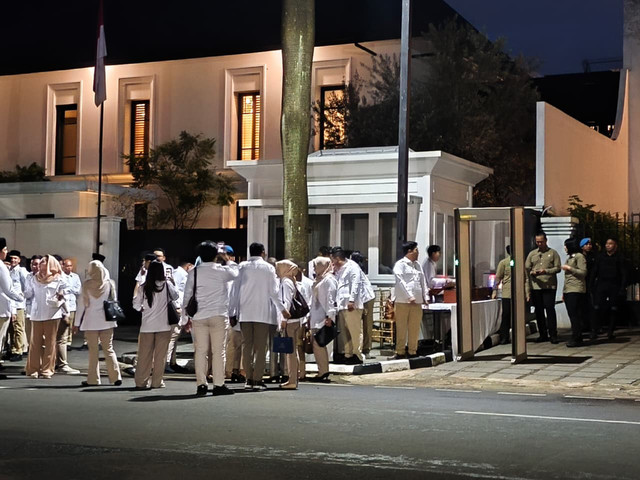 Elite Partai Gerindra merapat ke kediaman pribadi Prabowo Subianto di Jl. Kertanegara no.4, Jakarta Selatan, Jumat (6/2). Foto: Zamachsyari/kumparan