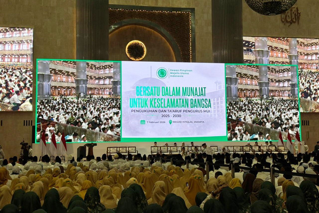 Suasana munajat sebelum pengukuhan pengurus MUI 2025-2030 di Masjid Istiqlal, Jakpus pada Sabtu (7/2/2026). Foto: Amira Nada/kumparan