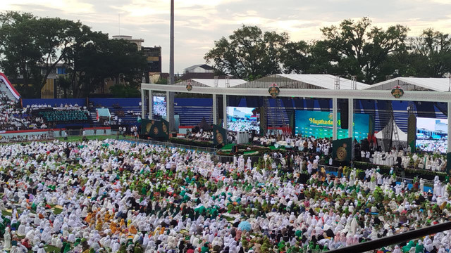 Suasana puncak Hari Lahir ke-100 NU di Stadion Gajayana Malang. Foto: kumparan
