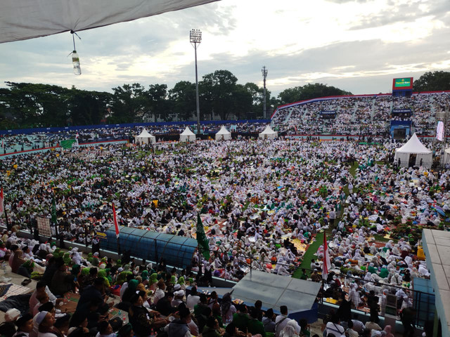 Suasana puncak Hari Lahir ke-100 NU di Stadion Gajayana Malang. Foto: kumparan