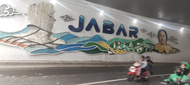 Penampakan ornamen Ridwan Kamil yang telah dicopot di Underpass Dewi Satrika pada Minggu (8/2/2026). Foto: kumparan