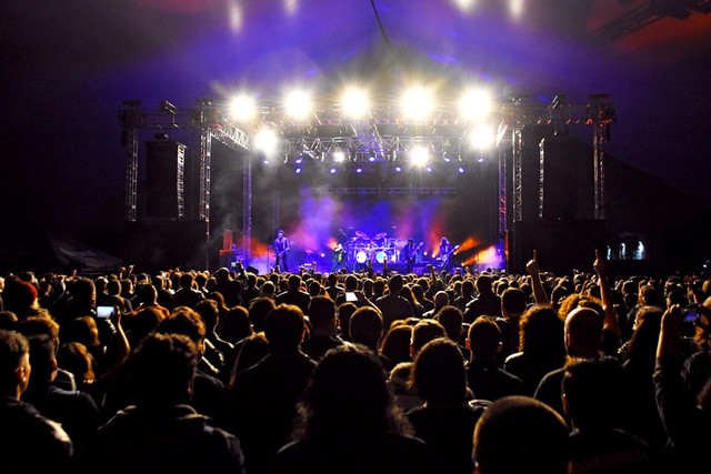 ilustrasi harga tiket konser 8 dekade Rhoma Irama. Unsplash/Leslie del Moral