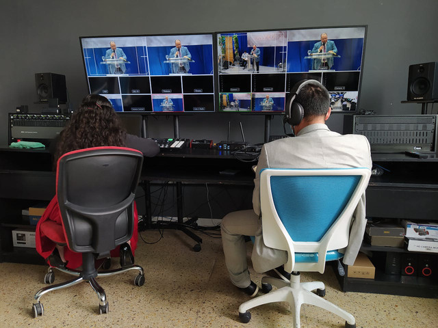 Ilustrasi ruang monitor CCTV kantor. Foto: Pexels