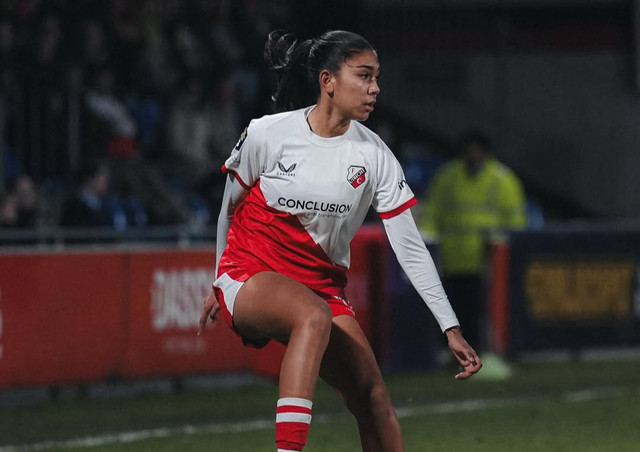 Claudia Scheunemann sedang membela tim FC Utrecht Women di Eredivisie Vrouwen, Sabtu (7/2). Foto: Instagram @c.a.scheunemann
