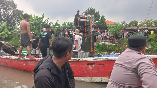 Perahu pengangkut sound horeg karam di Sungai Balongdowo, Sidoarjo. Dok: Satpolairud Sidoarjo