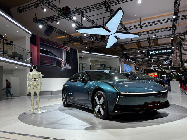 XPENG hadirkan sederet teknologi dan XPENG The Next P7 di Indonesia International Motor Show (IIMS) 2026. Foto: Syahrul Ghiffari/kumparan