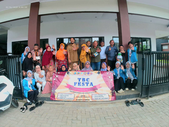 Foto-Bersama-Masyarakat-RW-06-Kelurahan-Parigi