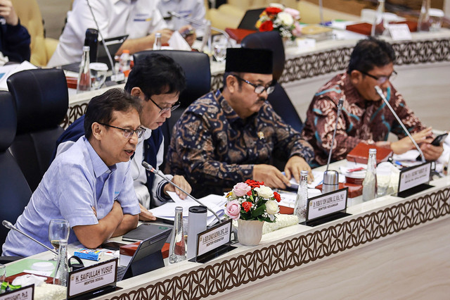 Menkes Budi Gunadi Sadikin, Menkeu Purbaya Yudhi Sadewa, Menteri PPN/Kepala Bappenas Rachmat Pambudy, dan Dirut BPJS Kesehatan Ali Ghufron Mukti mengikuti rapat konsultasi dengan pimpinan DPR di Kompleks Parlemen, Senayan, Jakarta, Senin (9/2/2026). Foto: Dhemas Reviyanto/ANTARA FOTO