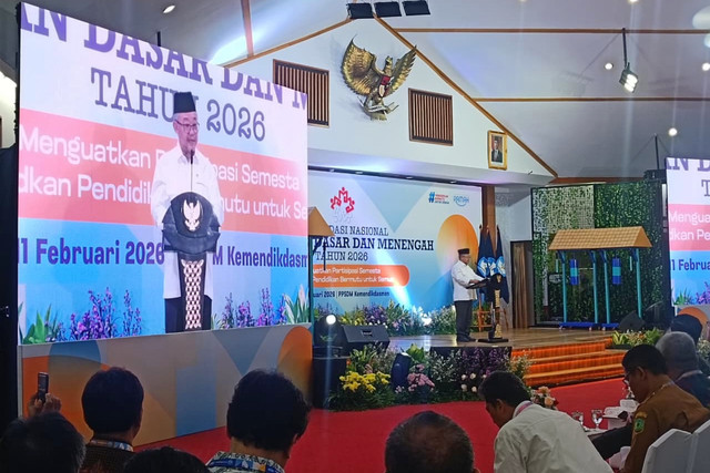 Mendikdasmen, Abdul Mu'ti saat memberikan sambutan dan paparan di agenda Konsolidasi Nasional 2026 di Kantor PPSDM Kemendikdasmen, Depok, Senin (9/2/2026). Foto: Ryan Iqbal/kumparan