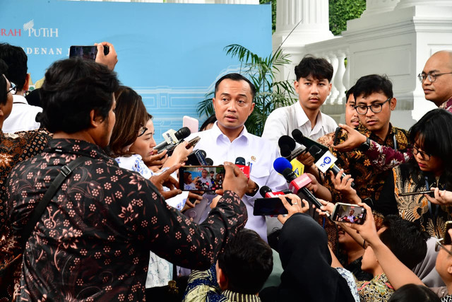 Mensesneg Prasetyo Hadi menjawab pertanyaan wartawan di Kompleks Istana Kepresidenan, Jakarta Pusat, Senin (9/2). Foto: Biro Pers Sekretariat Presiden