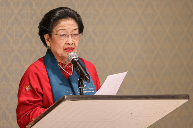 Presiden Kelima RI, Megawati Soekarnoputri menyampaikan orasi ilmiahnya seusai mendapatkan gelar Doktor Kehormatan (Honoris Causa) dari Princess Naurah University (PNU) di Perpustakaan Pusat PNU di Riyadh, Arab Saudi, Senin (9/2/2026). Foto: Monang Sinaga/Antara Foto