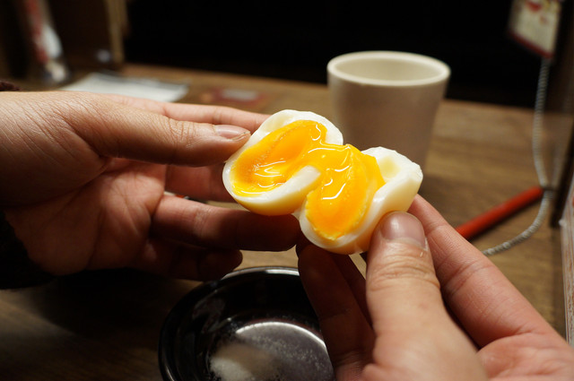 Ilustrasi telur yang dimasak setengah matang. Foto: hyw660088/Shutterstock