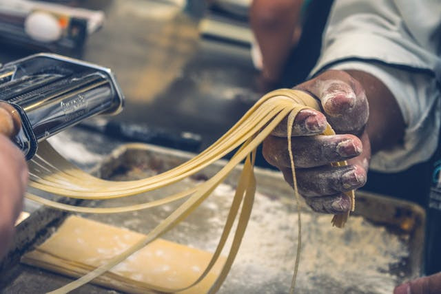 Ilustrasi pembuatan mie sehat rendah gluten. Foto: Pexels.