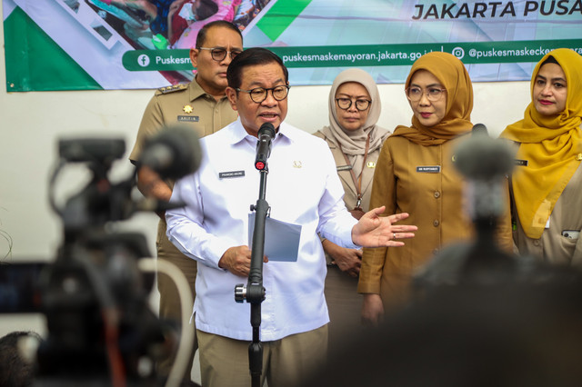 Gubernur DKI Jakarta Pramono Anung meninjau Puskesmas Pembantu Serdang, Kemayoran, Jakarta Pusat, Selasa (10/2/2026). Foto: Iqbal Firdaus/kumparan