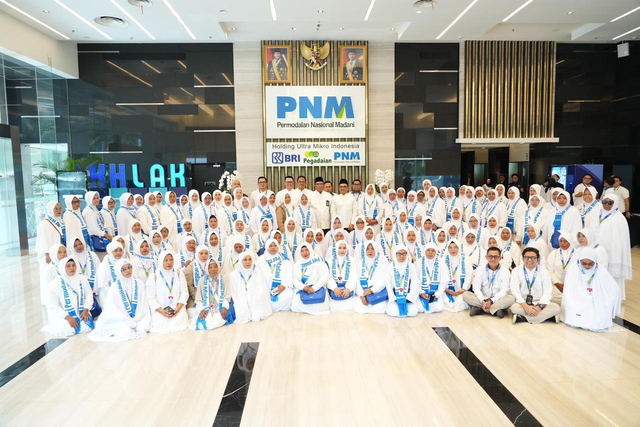 PNM lewat program Reward Nasabah Umrah berangkatkan 101 nasabah PNM ke Tanah Suci. Foto: Dok. PNM