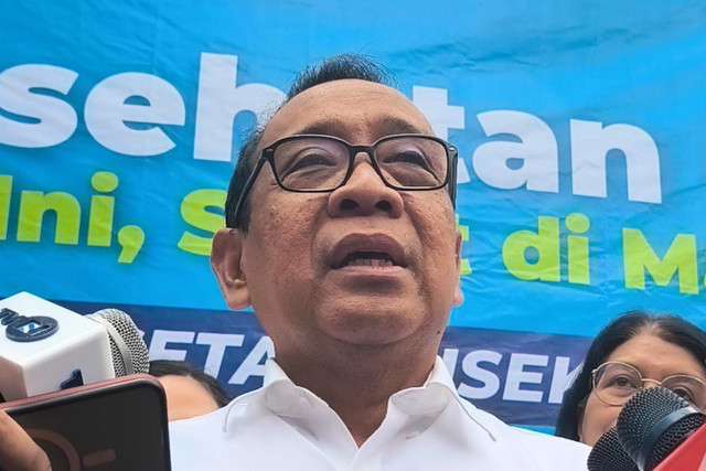 Menteri Koordinator Bidang Pembangunan Manusia dan Kebudayaan (Menko PMK), Pratikno, meninjau langsung pelaksanaan program Cek Kesehatan Gratis (CKG) di Puskesmas Cilandak, Jakarta Selatan, Selasa (10/2/2026). Foto: Jeni Ritanti/kumparan