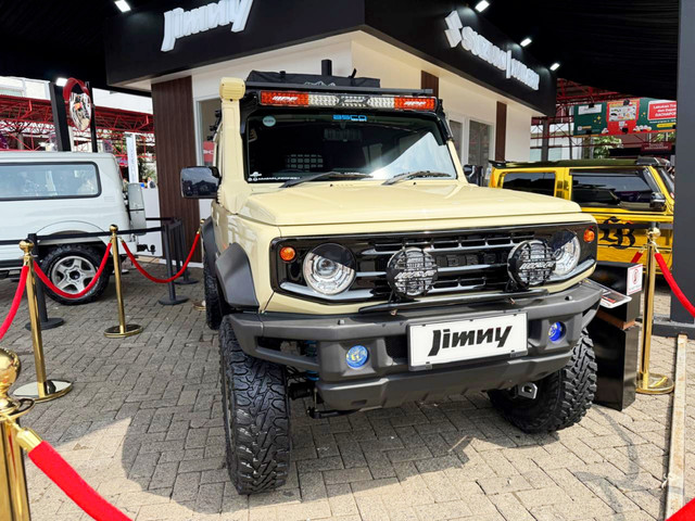 Modifikasi Suzuki Jimny mejeng di IIMS 2026. Foto: Fitra Andrianto/kumparan