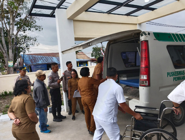 Ratusan Siswa Dilarikan ke rumah sakit karena alami gangguan pencernaan di Dairi, Sumatera Utara, Selasa (10/2). Foto: Dok. BGN Sumut