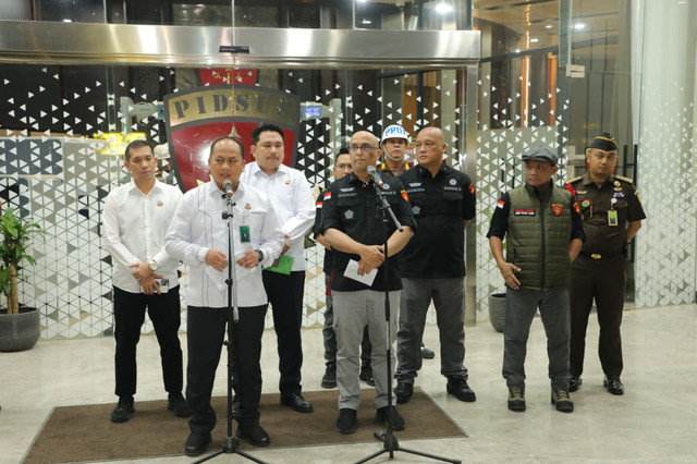 Jumpa pers Kejaksaan Agung terkait penetapan tersangka dalam kasus dugaan korupsi ekspor CPO yang disamarkan seolah POME, Selasa (10/2). Foto: Dok. Kejagung