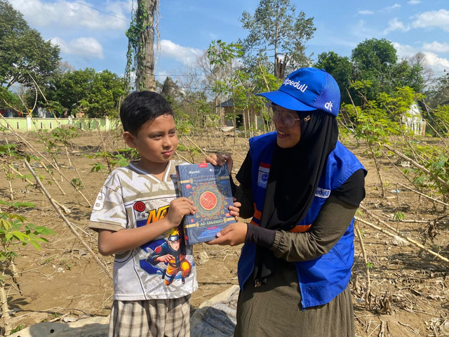 DT Peduli Distribusikan Mushaf Al-Qur'an untuk Penyintas Bencana di Aceh Tamiang (Sumber : DT Peduli)