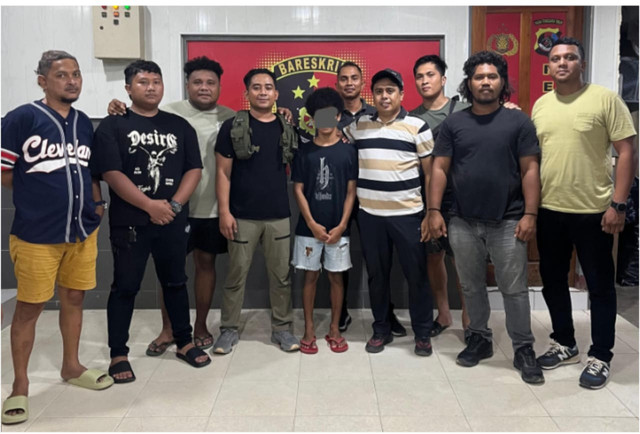 E, mahasiswa penganiaya penyandang disabilitas, saat ditangkap. Dok: Polda NTT