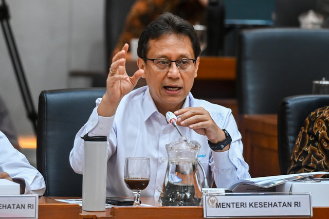 Menteri Kesehatan Budi Gunadi Sadikin menyampaikan paparan saat mengikuti rapat kerja bersama Komisi IX DPR di Kompleks Parlemen, Senayan, Jakarta, Rabu (11/2/2026). Foto: Rivan Awal Lingga/ANTARA FOTO