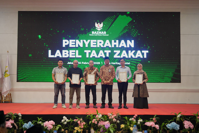 PNM menerima Sertifikat Label Taat Zakat dari BAZNAS pada acara BAZNAS Collaboration Forum and Program Framework 2026 di The Tavia Heritage Hotel, Jakarta, Selasa (10/2). Foto: Dok. PNM
