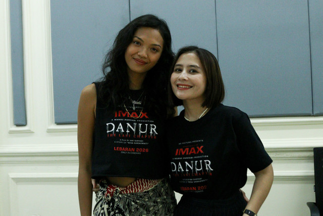 Prilly Latuconsina dan Anya Zen salah satu pemeran film Danur: The Last Chapter saat berkunjung ke kantor kumparan di Jakarta, Rabu (11/2/2026). Foto: Syawal Febrian Darisman/kumparan