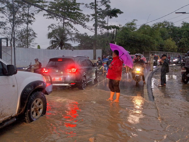 Banjir melanda dua desa di Kecamatan Babakan Madang, Kabupaten Bogor usai hujan deras Rabu (11/2). Foto: Dok. Istimewa