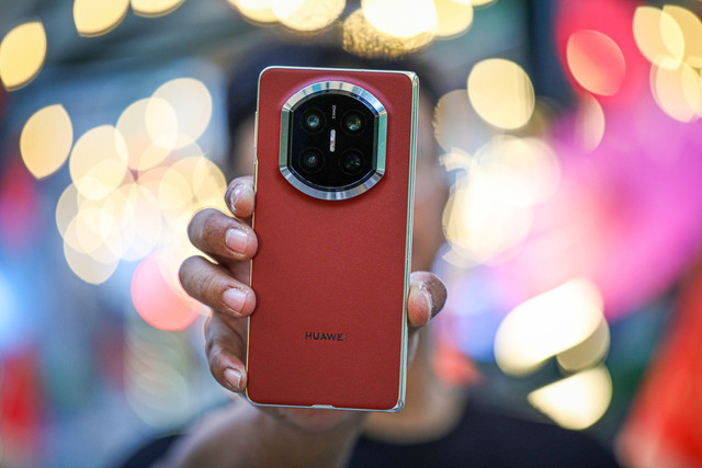 Smartphone Huawei Mate X7 Foto: kumparan/Aditia Noviansyah