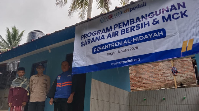 Peresmian MCK untuk Santri Ponpes Al-Hidayah, Kec. Tenjo, Kab. Bogor (Sumber : DT Peduli)