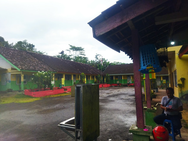 Penampakan SDN Jelbuk 02 di Kecamatan Jelbuk, Kabupaten Jember, Jawa Timur, Kamis (12/2/2026). Foto: kumparan