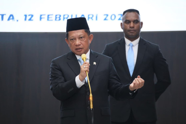 Mendagri Muhammad Tito Karnavian melantik 15 pejabat pimpinan tinggi pratama dan 34 pejabat administrator di lingkungan Kemendagri, Kamis (12/2/2026). Foto: Dok. Kemendagri