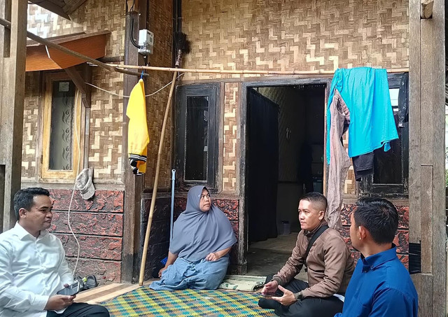 Monitoring Warga Penerima Program Hunian Tetap di Desa Talaga, Kec. Cugenang (Sumber : DT Peduli)