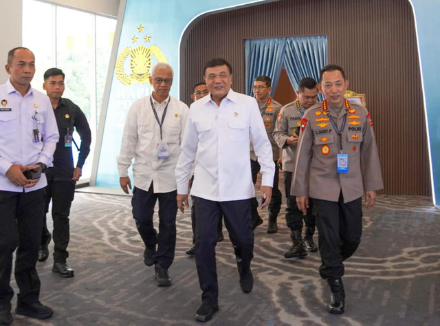 Menteri Koordinator Bidang Politik dan Keamanan Jenderal TNI (Purn.) Djamari Chaniago menyampaikan sambutan dalam Rapim Polri. Foto: Dok. Kemenko Polkam