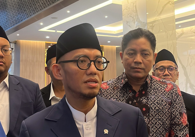 Wakil Menteri Agama (Wamenhaj) Dahnil Anzar mengatakan Presiden Prabowo Subianto agar rupiah yang kabur ke luar negeri pada musim haji.  Foto: Widya/kumparan