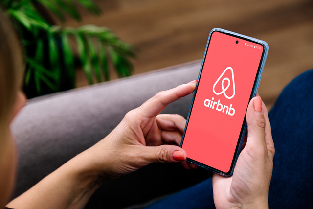 Ilustrasi Airbnb.  Foto: Alex Photo Stock/Shutterstock