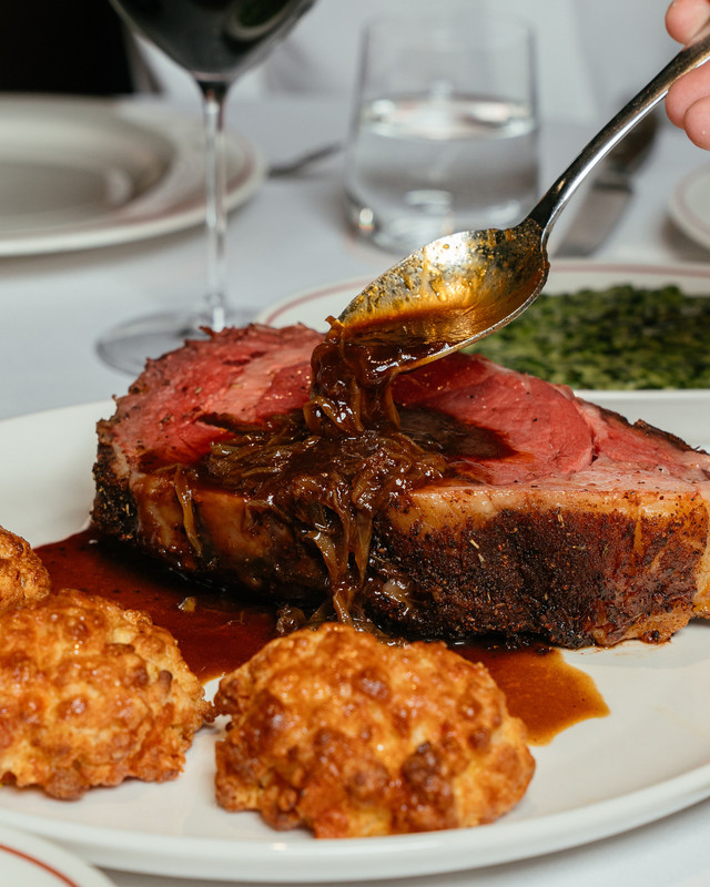 The Coach Restaurant memperkenalkan sebuah ritual mingguan baru di Jakarta melalui peluncuran Prime Rib Sundays, bekerja sama dengan Canada Beef.
 Foto: Dok. The Coach Restaurant